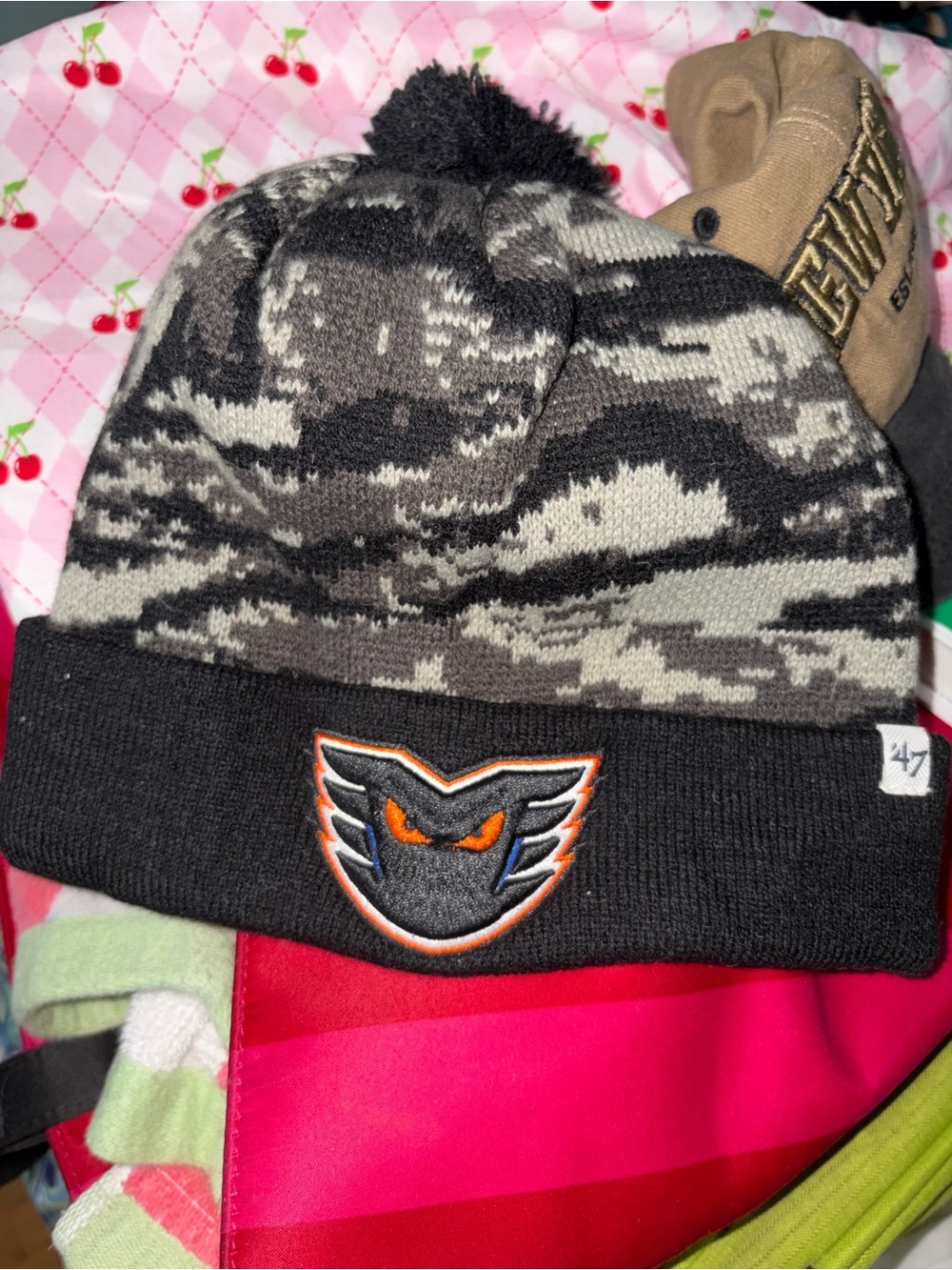 Camo Pom Beanie - Black/Gray